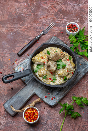 Beef liver stewed in sour cream. 66050004