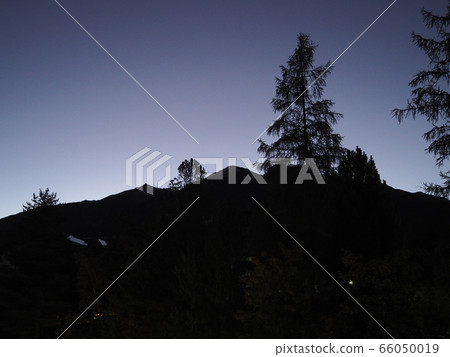 阿爾卑斯山的黎明 66050019