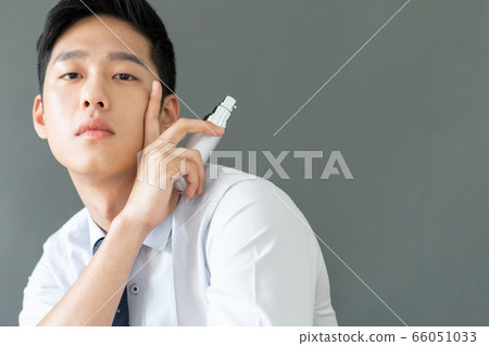 Business beauty young man 66051033