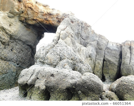 The rock wall leading to the "Kuguri Rock" that has been eroded and penetrated 66051364