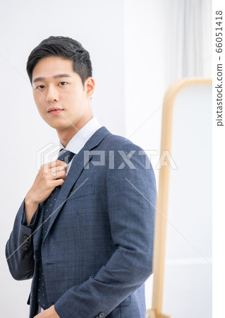 Business men go to work Business men go to work 66051418
