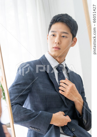 Business men go to work Business men go to work 66051427