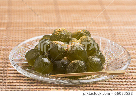 Matcha warabi mochi Matcha warabi mochi 66053528