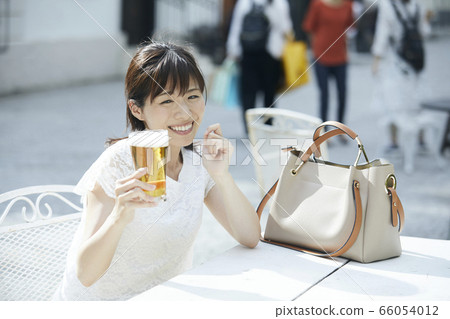 女人啤酒喝啤酒花園 66054012