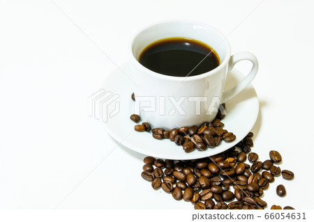 無奶咖啡和咖啡豆 無奶咖啡和咖啡豆 66054631