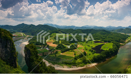 新鮮的岩石景觀 新鮮的岩石景觀 66056471
