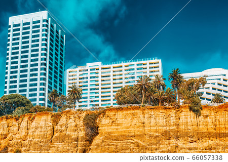 City views, Santa Monica streets - a suburb of Los 66057338