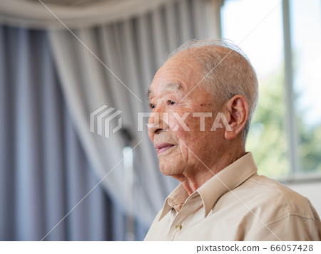 A healthy senior citizen looking off camera 66057428