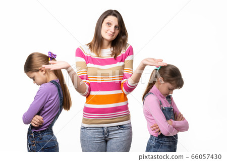 Two girls quarreled, mother does not know how to 66057430
