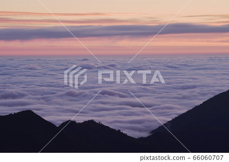 Early morning sunrise and sea of clouds (Hokkaido) 66060707