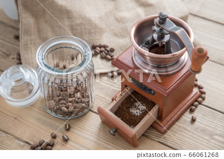 Ground beans in a coffee mill 66061268