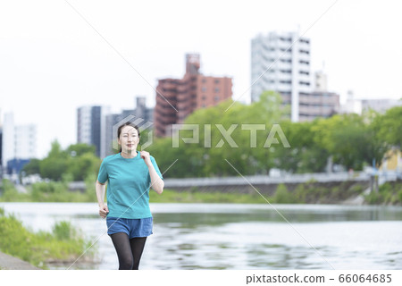 慢跑步行婦女健康運動 慢跑步行婦女健康運動 66064685