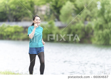 慢跑步行婦女健康運動 66064687