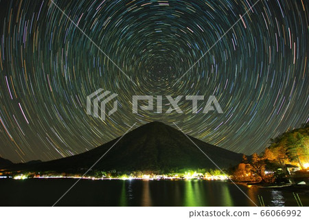 日光中禪寺湖的星空 66066992