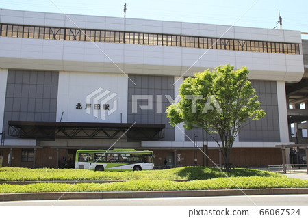 International Industrial Bus in front of Kitatoda Station on the Saikyo Line International Industrial Bus in front of Kitatoda Station on the Saikyo Line 66067524