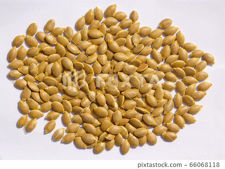 Sweet pumpkin seeds 66068118