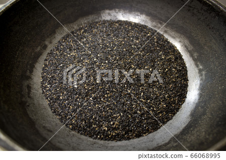 Black sesame 66068995