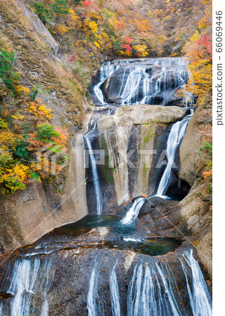 Fukuroda Falls和秋季景觀秋天（茨城縣久慈郡大子町）2019年11月 66069446