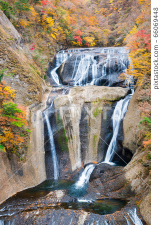 Fukuroda Falls和秋季景觀秋天（茨城縣久慈郡大子町）2019年11月 66069448