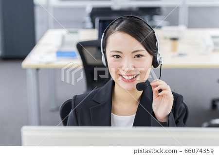 Operator, online, delivery Operator, online, delivery 66074359