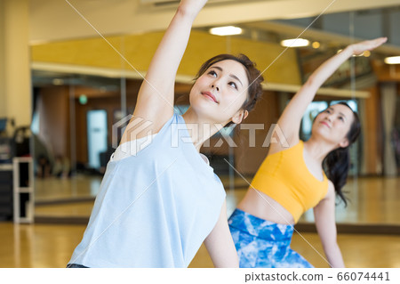 做瑜伽的少婦 66074441