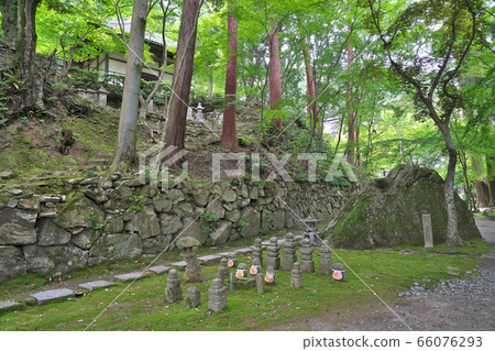 [Kawarayaji (Kawaraya Zenji)] Kenbe Karayaji Town, Higashi-Omi City, Shiga Prefecture 66076293