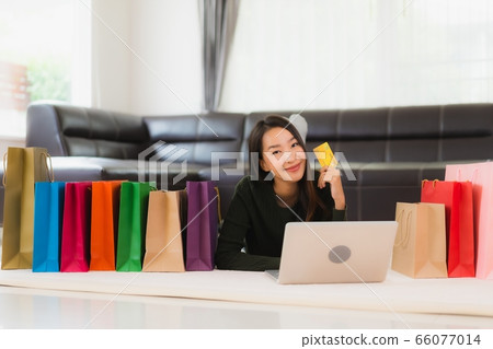 Portrait beautiful young asian woman with shopping bag and credit card 66077014