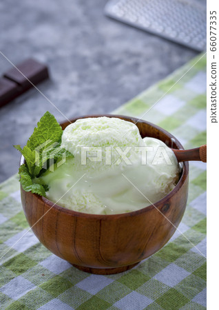 Kiwi flavored ice cream 66077335