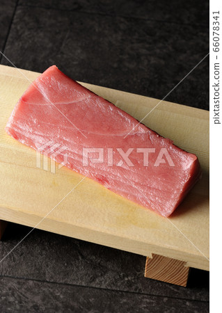 tuna tuna 66078341