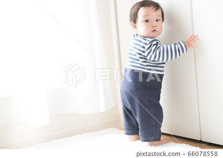 嬰兒和房間 66078558