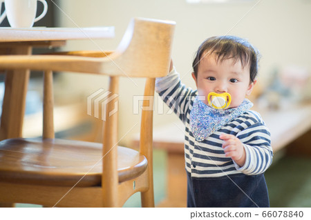 Baby and room 66078840