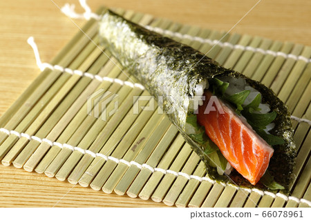手捲三文魚 66078961