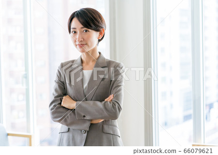 business woman, businesswoman, confidence 66079621