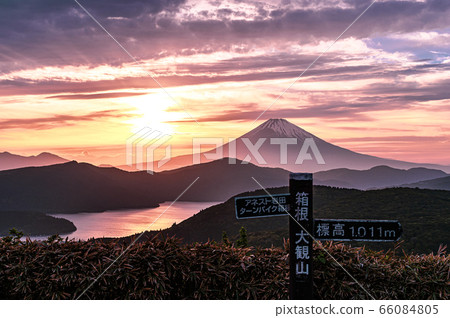 從富士山看富士山在傍晚的景色。 66084805