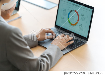 laptop, using laptop, business 66084936