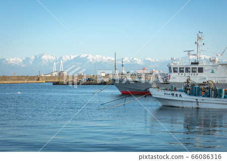 富山縣立山山脈新港橋 66086316