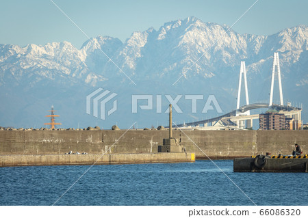 富山縣立山山脈新港橋 66086320