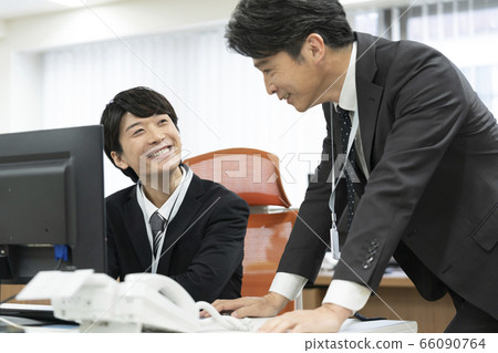 Business scene: boss and subordinate image 66090764
