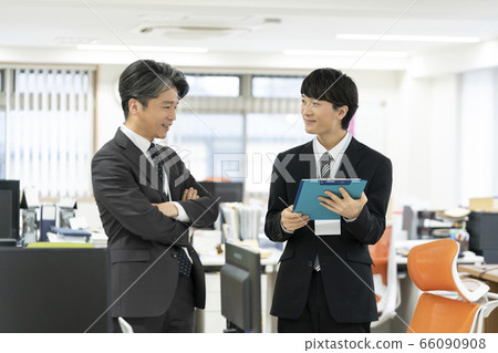 Business scene: boss and subordinate image 66090908