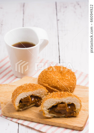 Curry bread   66094922