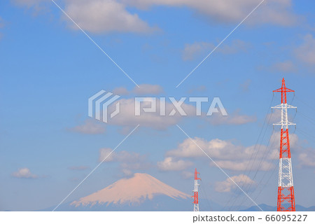 Clouds over Mt. Fuji 66095227