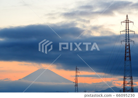 Clouds over Mt. Fuji 66095230