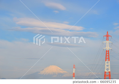 Clouds over Mt. Fuji 66095235