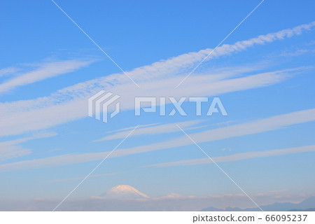 Clouds over Mt. Fuji 66095237