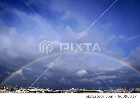 神奈川縣橫濱市的天空中的彩虹 66096317