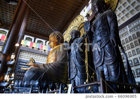 The largest statue of Buddha in Japan, the Echizen Daibutsu, which is the largest Buddha statue in Japan. 66096905