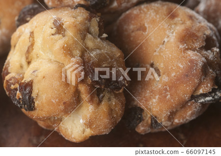 muffins with raisins muffins with raisins 66097145