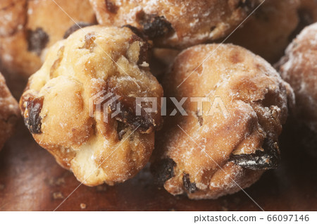 muffins with raisins muffins with raisins 66097146
