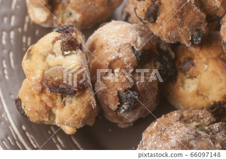 muffins with raisins, close muffins with raisins, close 66097148