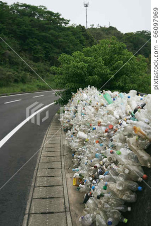 Large quantity of plastic bottles Large quantity of plastic bottles 66097969